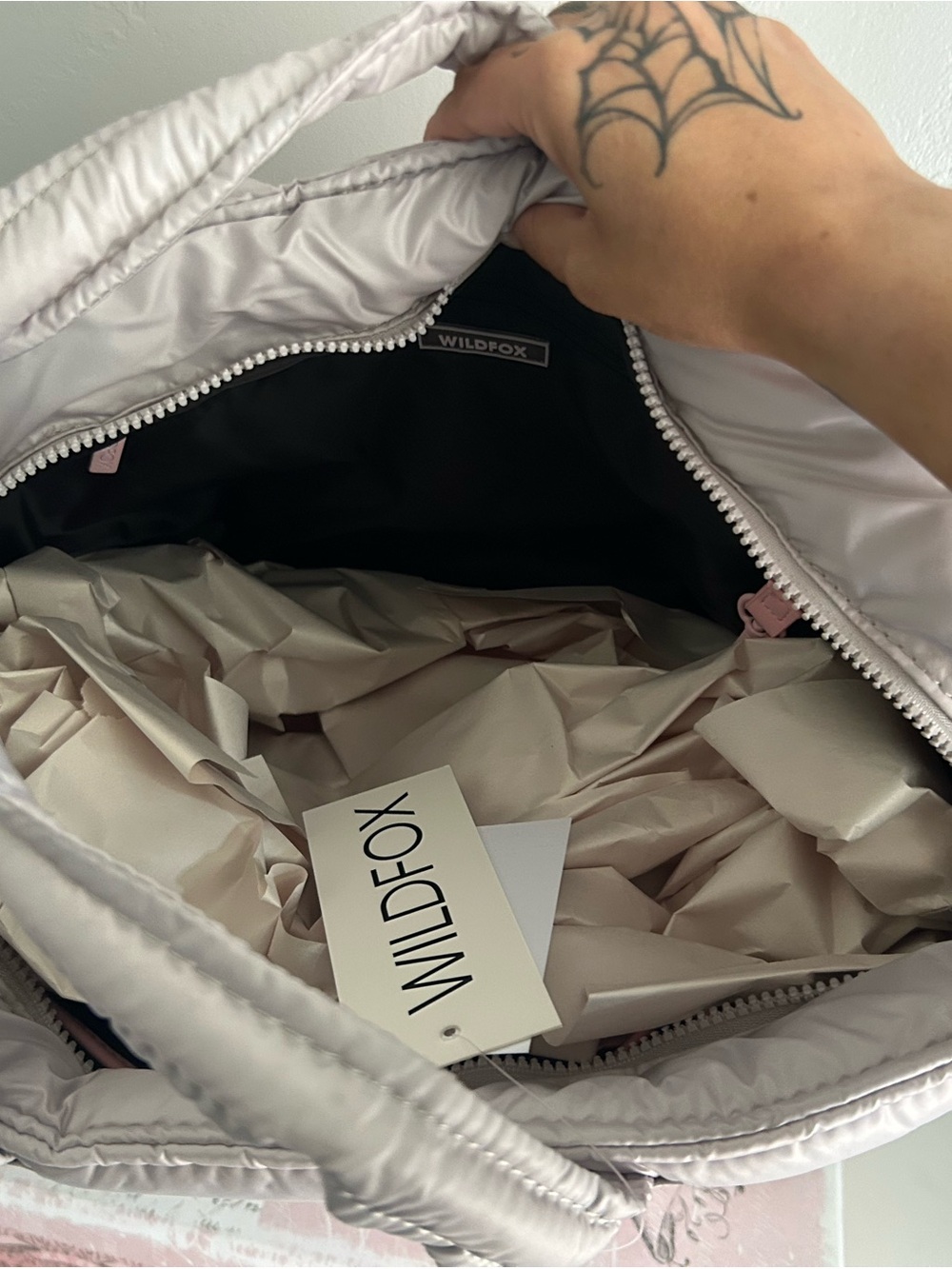 Wildfox Light Pink Quilted Lip Appliqué Tote with White Lips - Picture 3 of 6